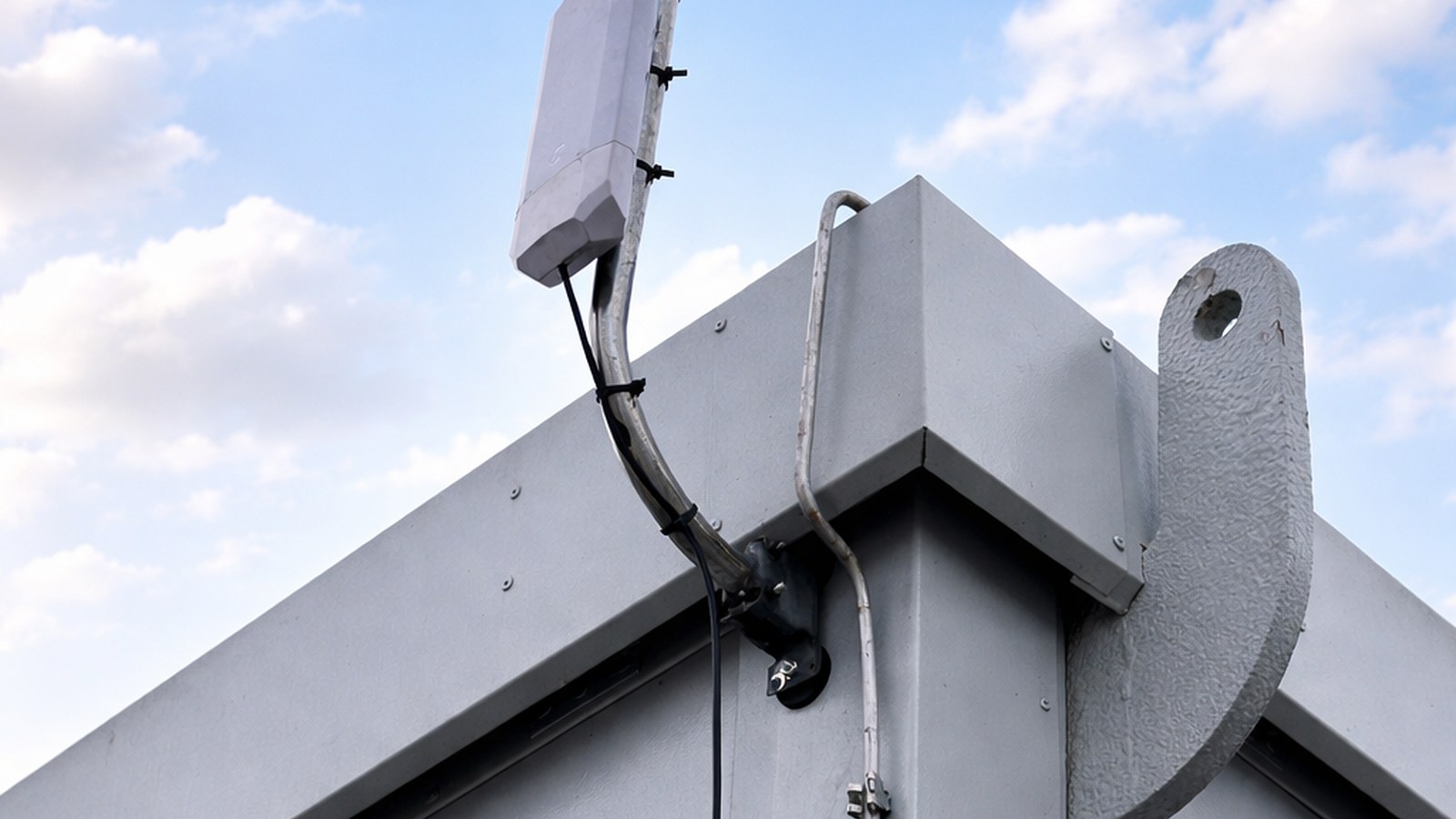 Wireless site internet antenna installed on a welfare cabin