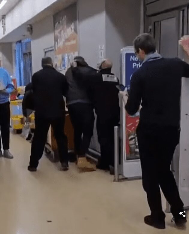 One guard managed to keep a tight hold of the strap so the alleged thief could not escape